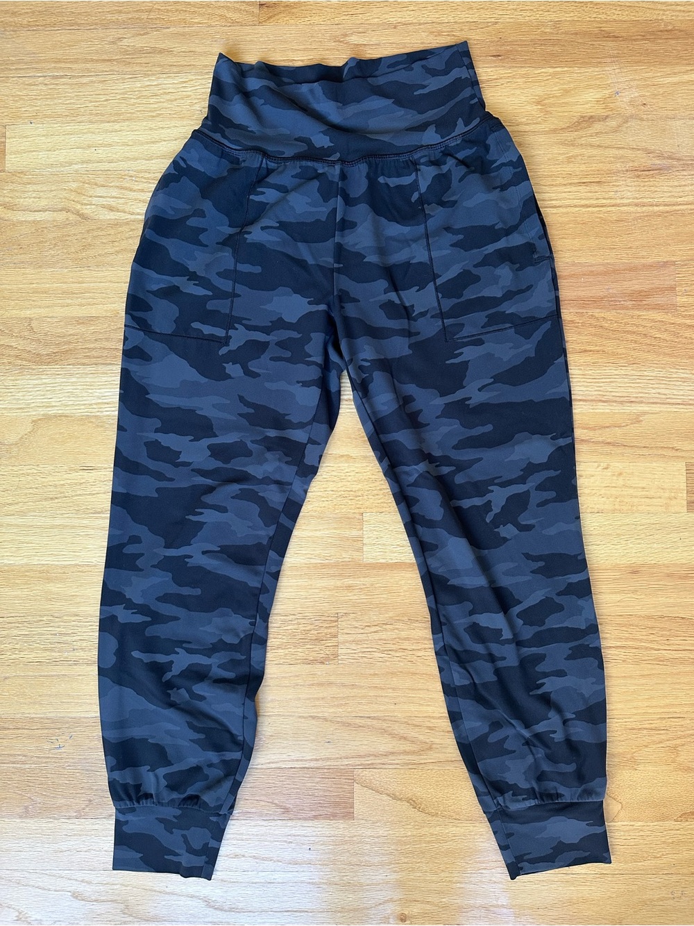 Athleta Camo Joggers โ Black/Charcoal
